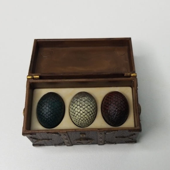 Daenerys Targaryen Statue - HBO Game of Thrones - Picture 5 of 7